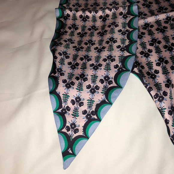 BRAND NEW ANN TAYLOR 100% SILK SCARF - Picture 4 of 8